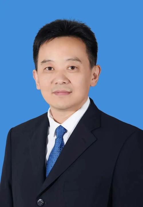 安徽省委副秘书长、省委政研室主任余三元调任省社科院院长